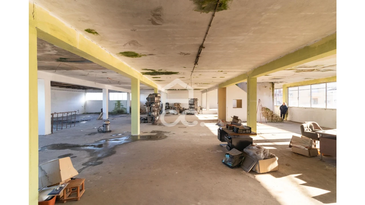 Prédio para Venda em Oliveira, São Paio e São Sebastião Foto 7