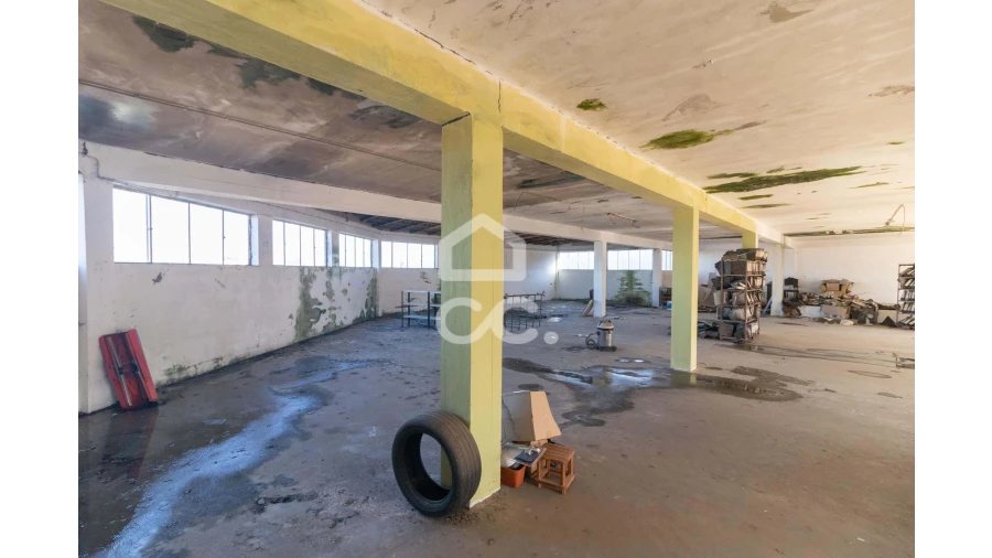 Prédio para Venda em Oliveira, São Paio e São Sebastião Foto 8