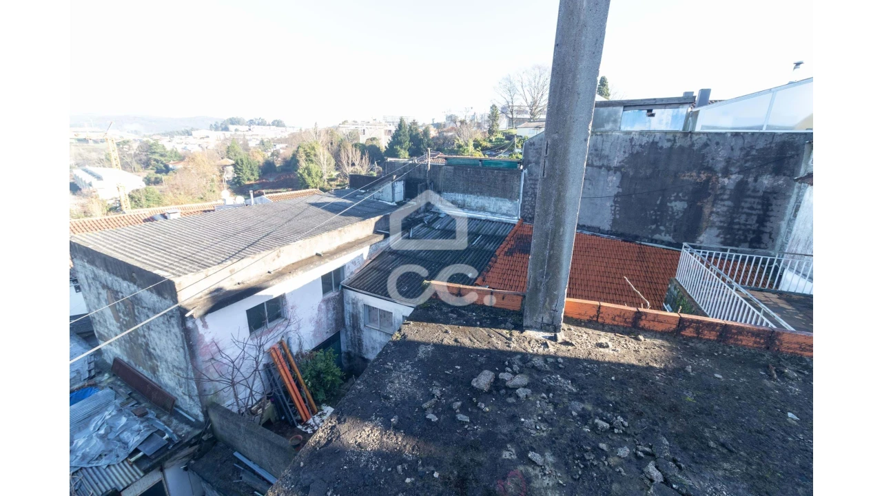 Prédio para Venda em Oliveira, São Paio e São Sebastião Foto 9