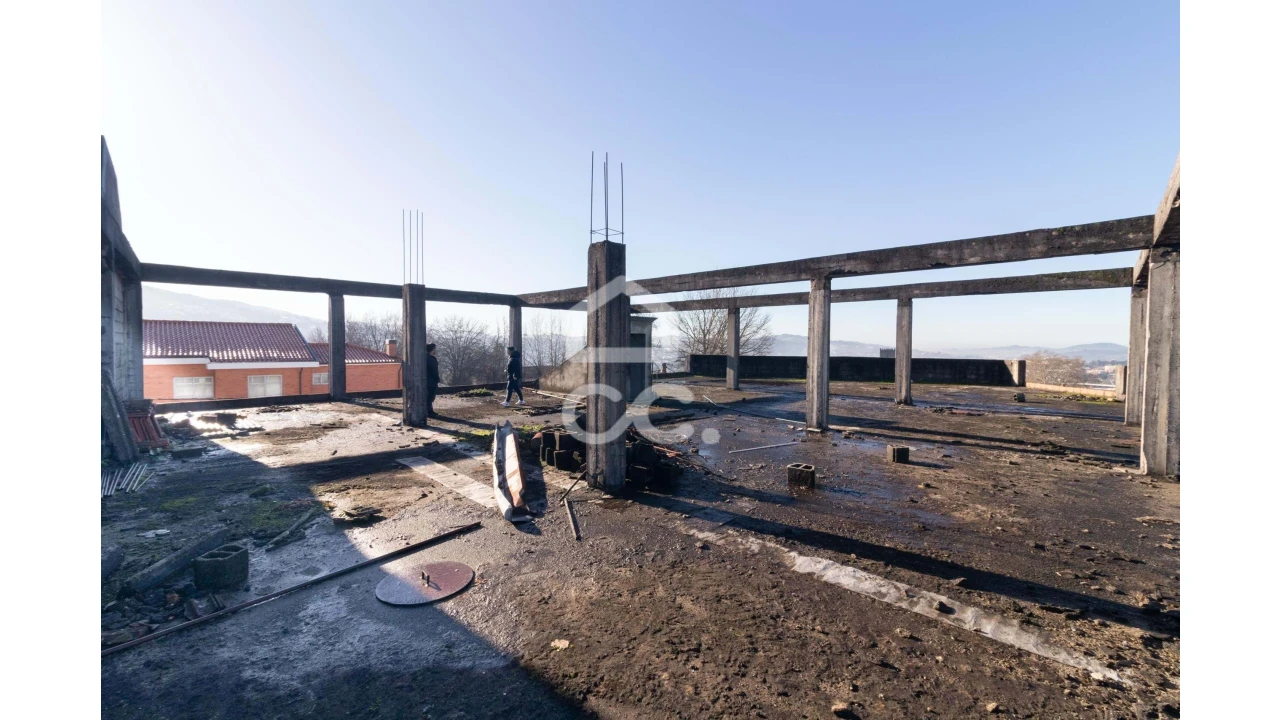 Prédio para Venda em Oliveira, São Paio e São Sebastião Foto 11