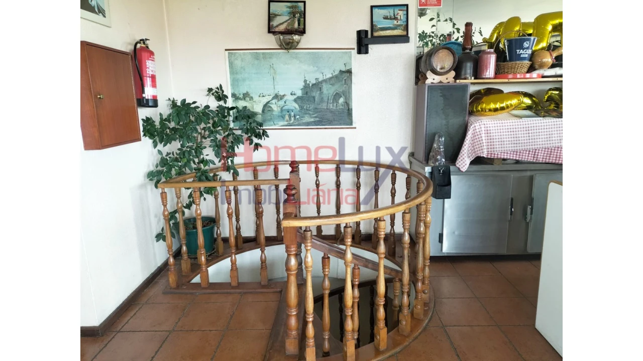Loja para Venda em Santa Marinha e São Pedro da Afurada Foto 7