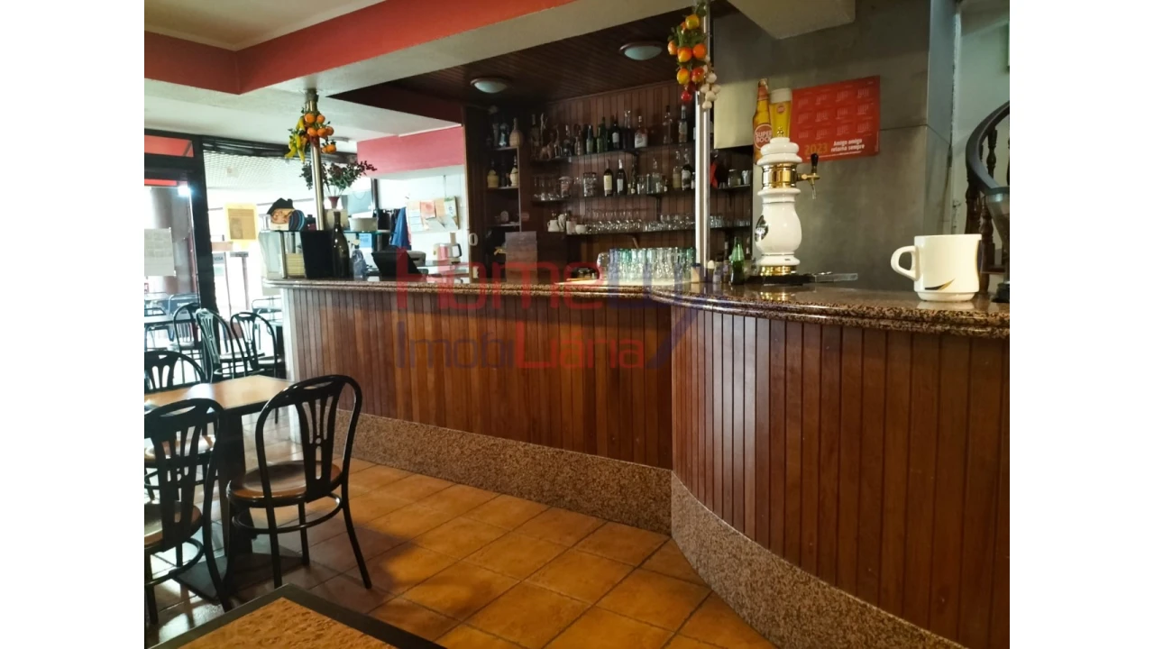 Loja para Venda em Santa Marinha e São Pedro da Afurada Foto 10