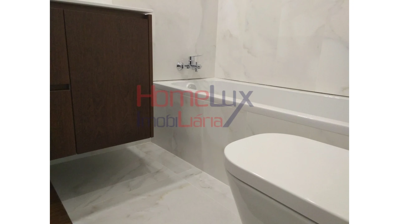 Apartamento T4 para Venda em Cedofeita, Santo Ildefonso, Sé, Miragaia, São Nicolau e Vitória Foto 3