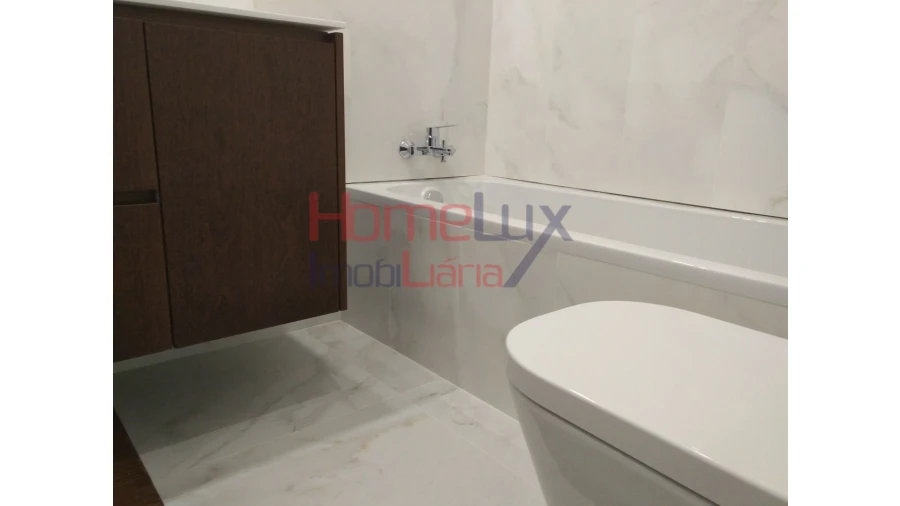 Apartamento T4 para Venda em Cedofeita, Santo Ildefonso, Sé, Miragaia, São Nicolau e Vitória Foto 3