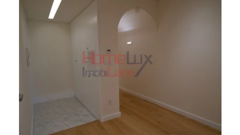 Apartamento T3 para Venda em Lordelo do Ouro e Massarelos
