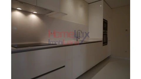 Apartamento T3 para Venda em Lordelo do Ouro e Massarelos