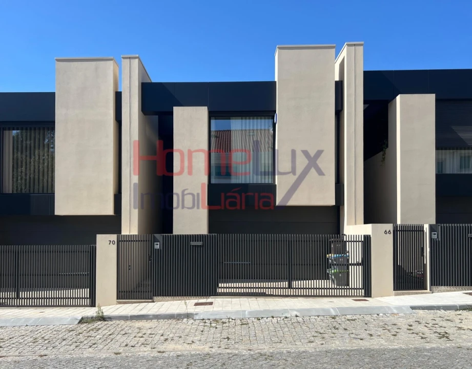 Moradia T3 para Venda em Fânzeres e São Pedro da Cova Foto 11