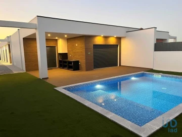 Moradia T4 para Venda em Fernao Ferro