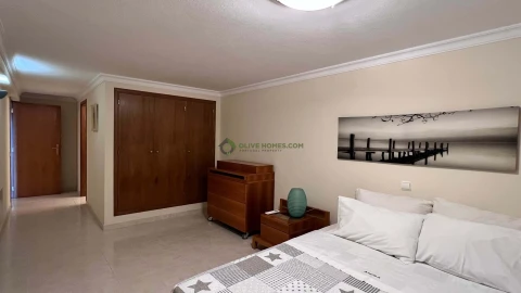 Moradia T4 para Venda em Quarteira