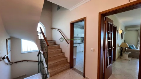 Moradia T4 para Venda em Quarteira