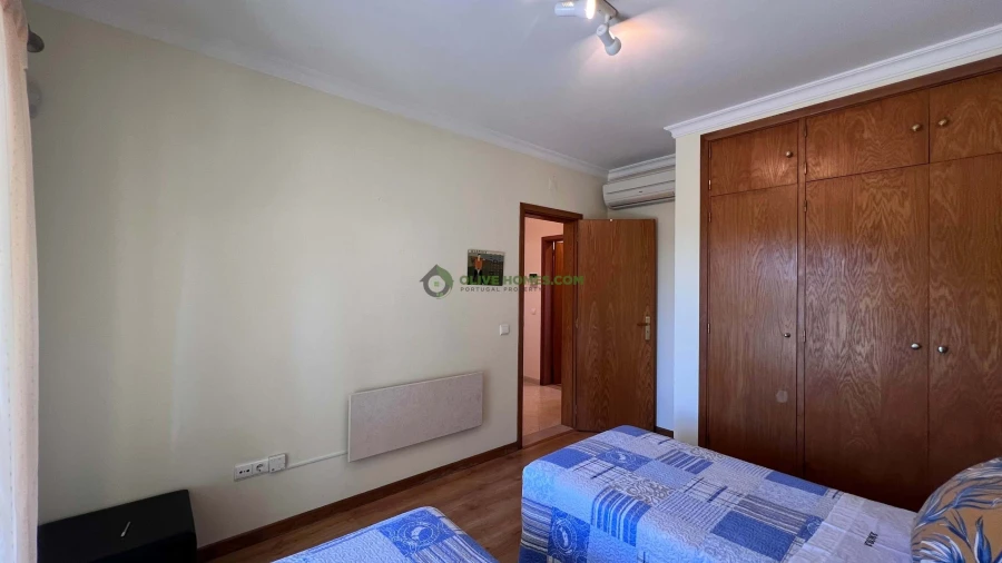 Moradia T4 para Venda em Quarteira Foto 18