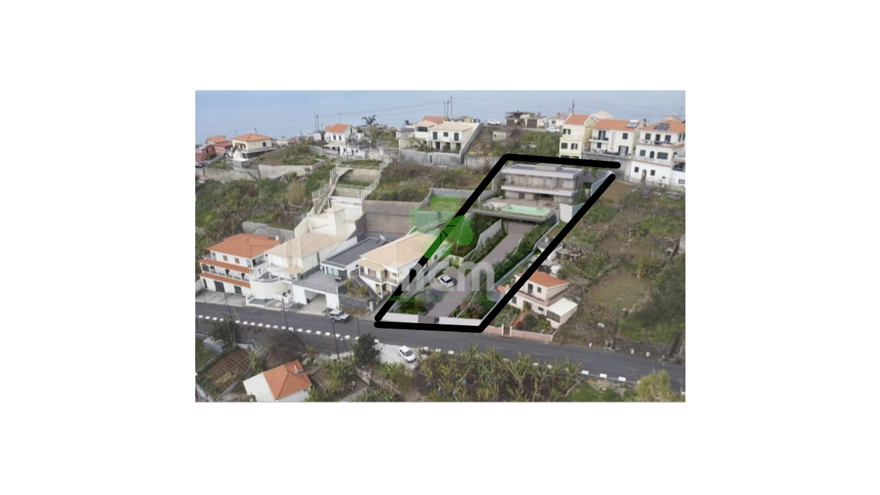 Terreno para Venda em Canhas Foto 12