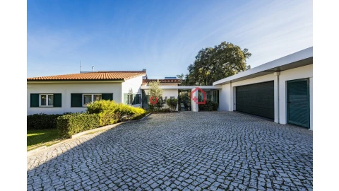 Moradia T4 para Venda em Marrazes e Barosa