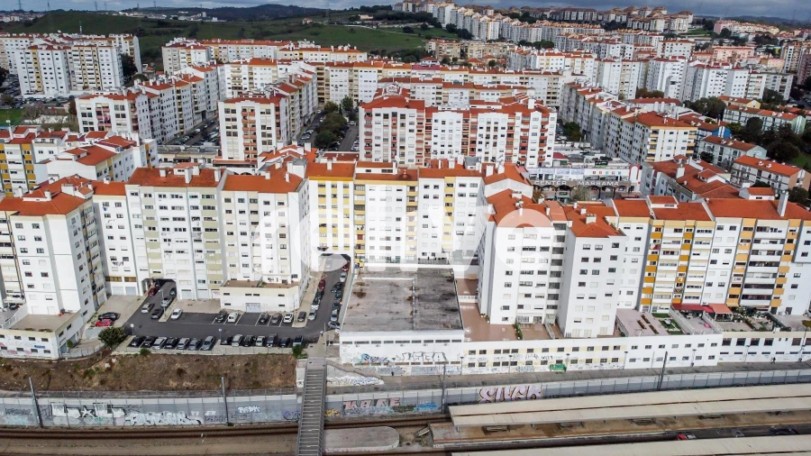 Loja para Venda em Massamá e Monte Abraão Foto 14