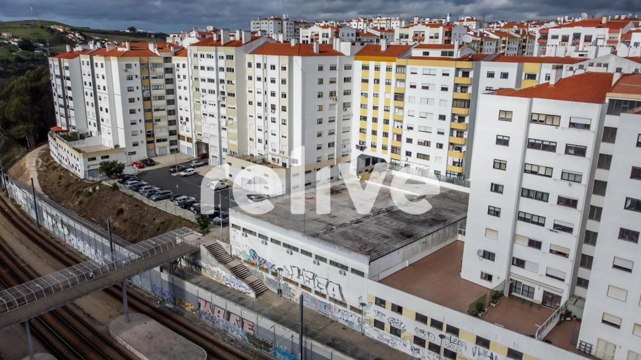 Loja para Venda em Massamá e Monte Abraão Foto 17