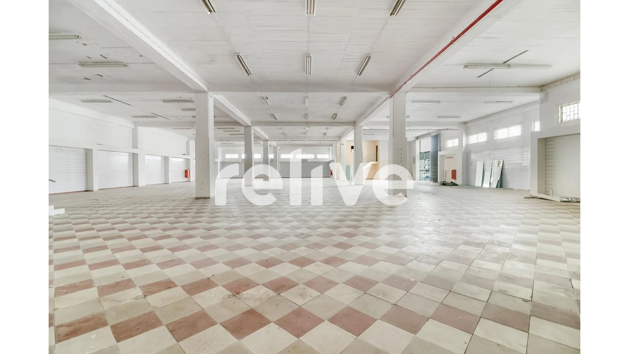 Loja para Venda em Massamá e Monte Abraão Foto 4