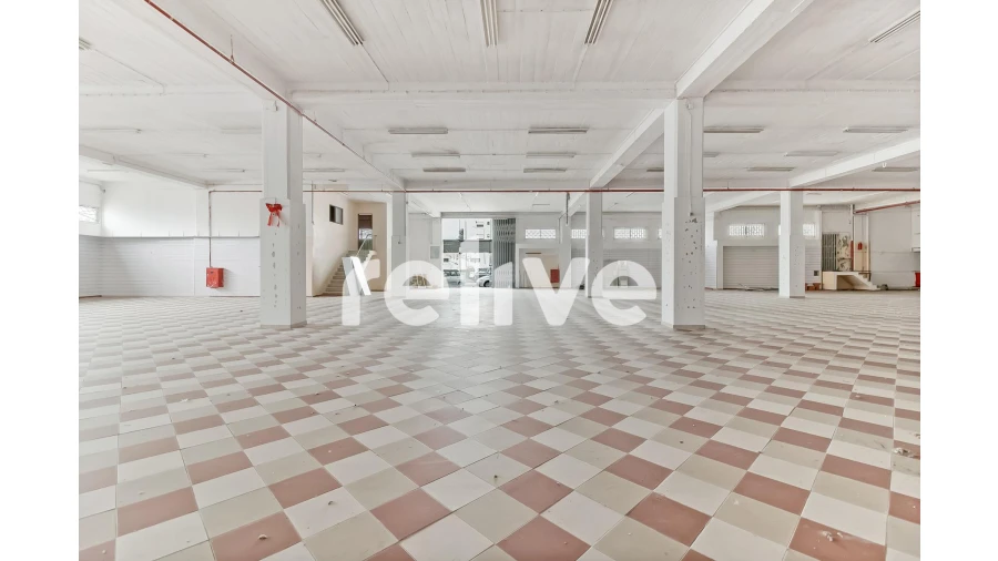 Loja para Venda em Massamá e Monte Abraão