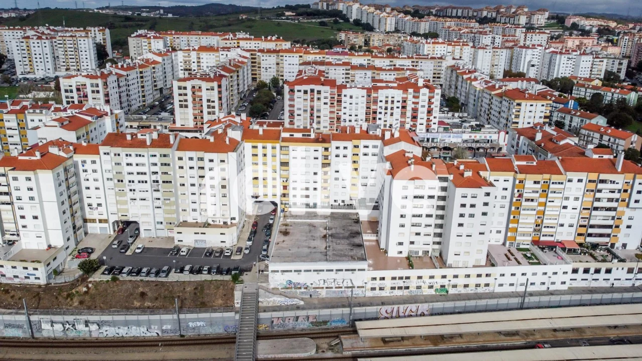 Loja para Venda em Massamá e Monte Abraão Foto 29