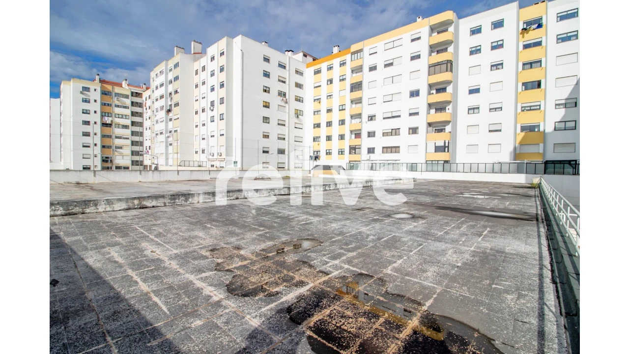 Loja para Venda em Massamá e Monte Abraão Foto 21