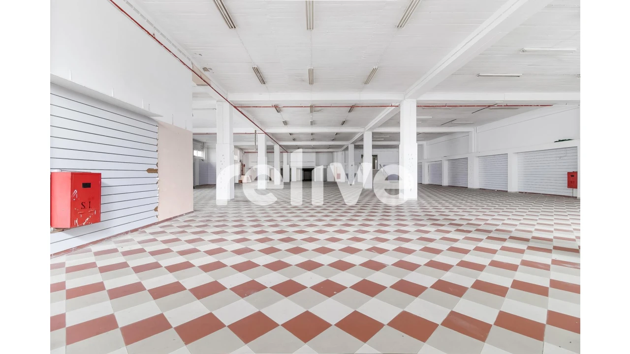 Loja para Venda em Massamá e Monte Abraão Foto 5