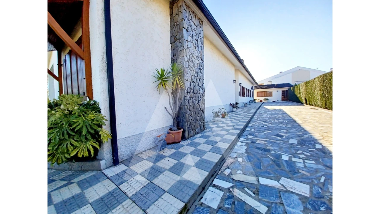 Moradia T4 para Venda em Rio de Loba Foto 3