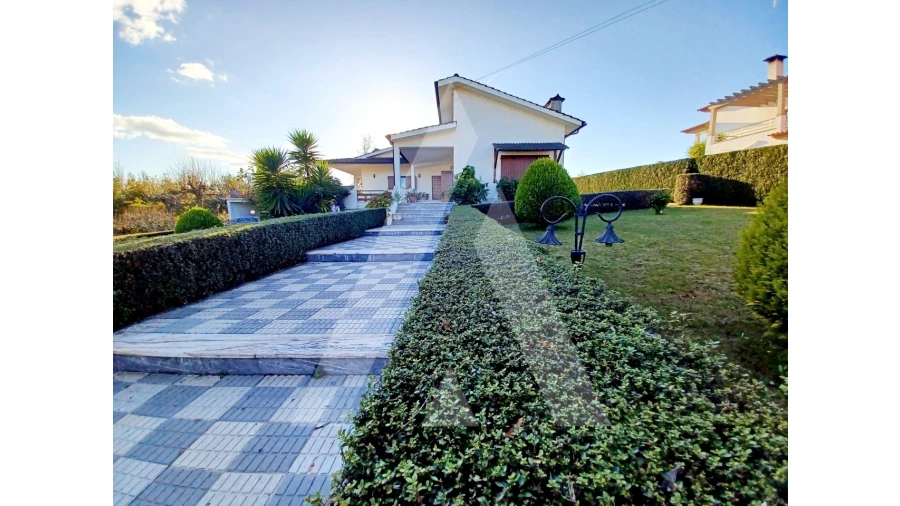 Moradia T4 para Venda em Rio de Loba Foto 2