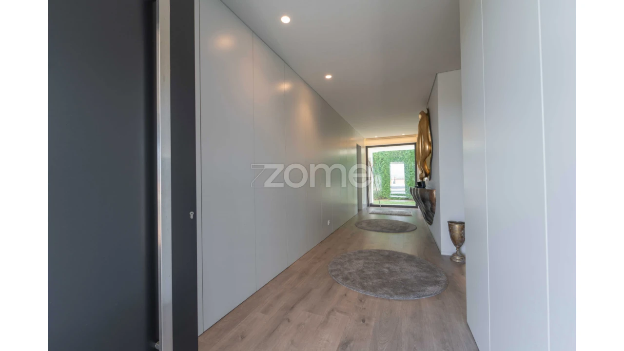 Moradia T4 para Venda em Cabanelas Foto 3