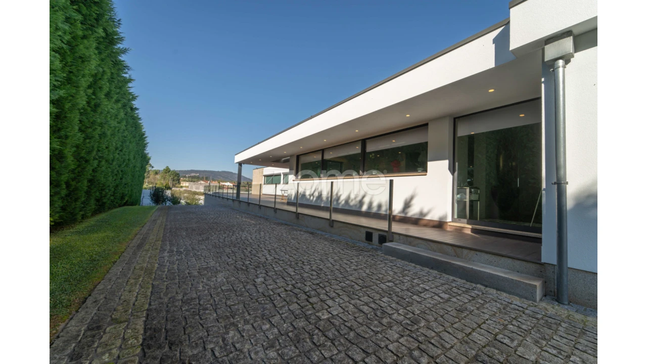 Moradia T4 para Venda em Cabanelas Foto 69