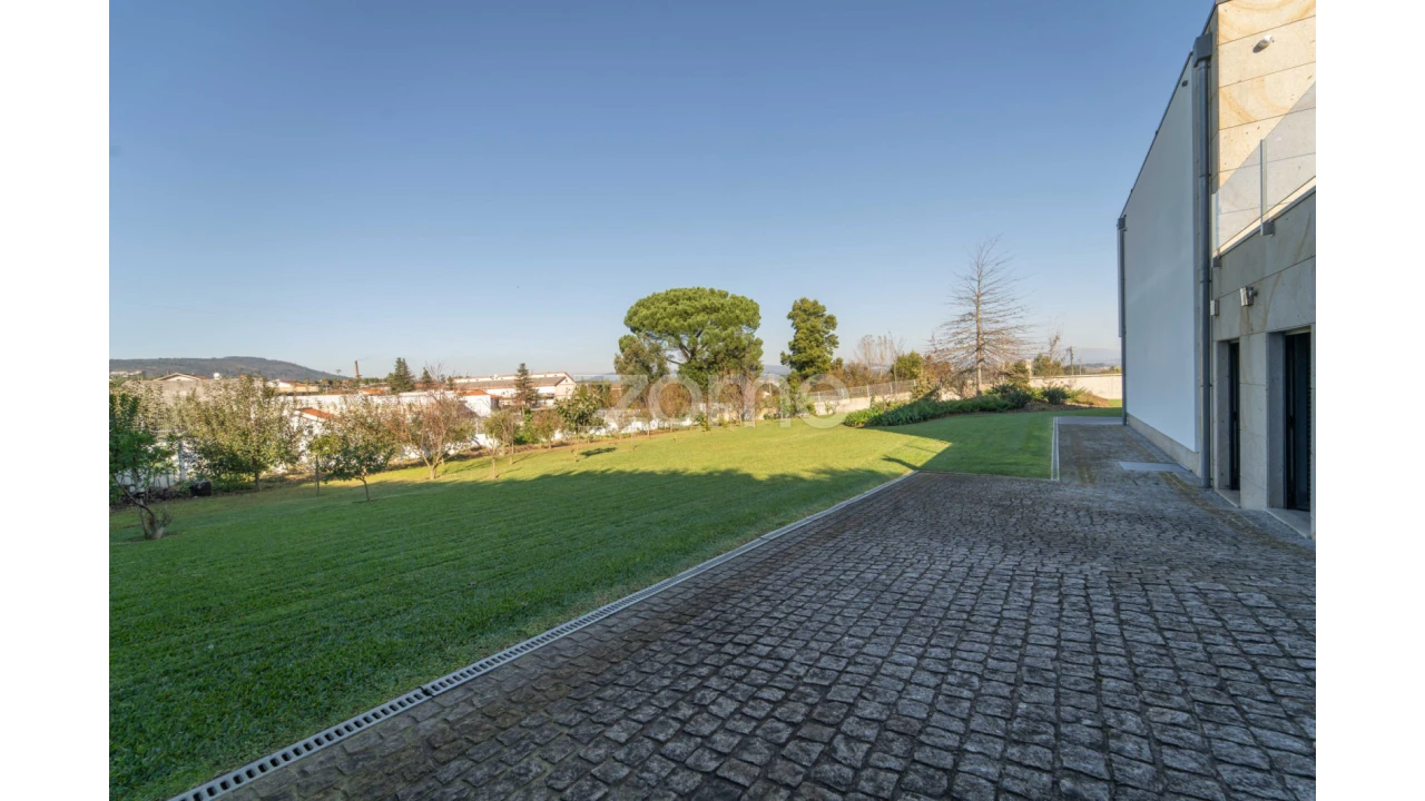 Moradia T4 para Venda em Cabanelas Foto 74