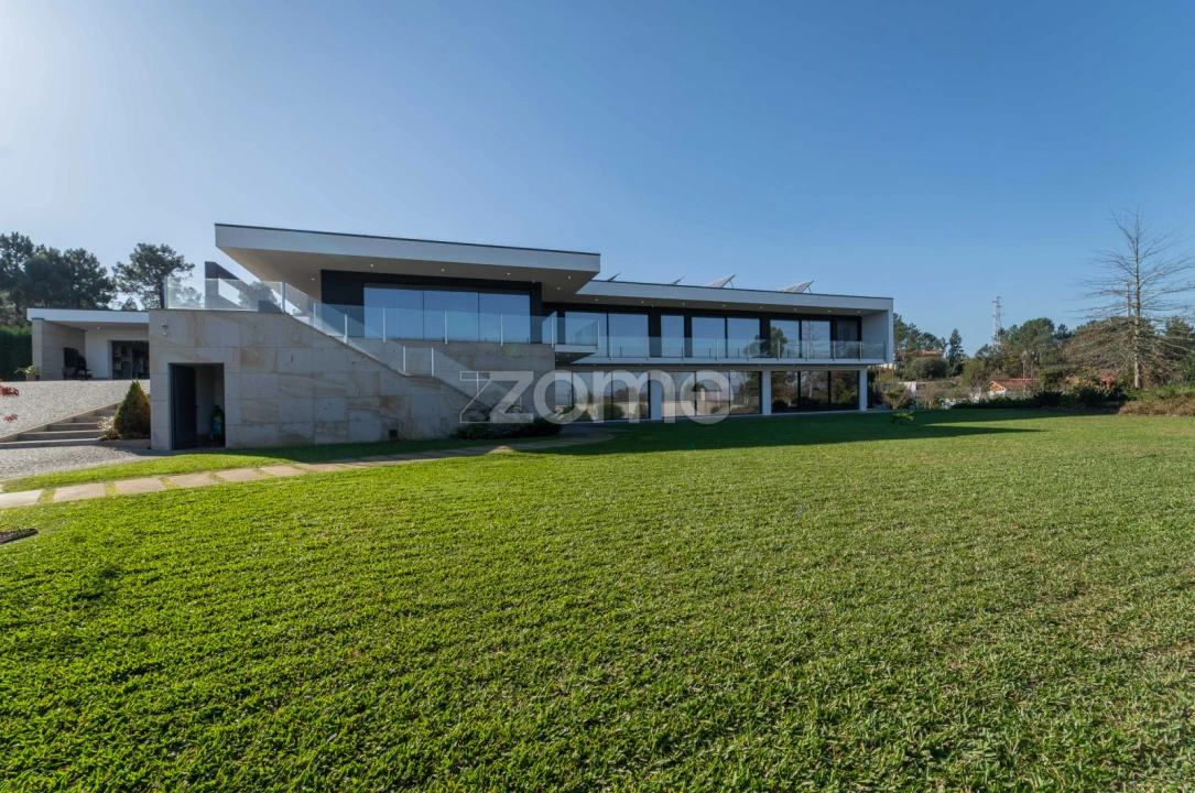 Moradia T4 para Venda em Cabanelas Foto 1