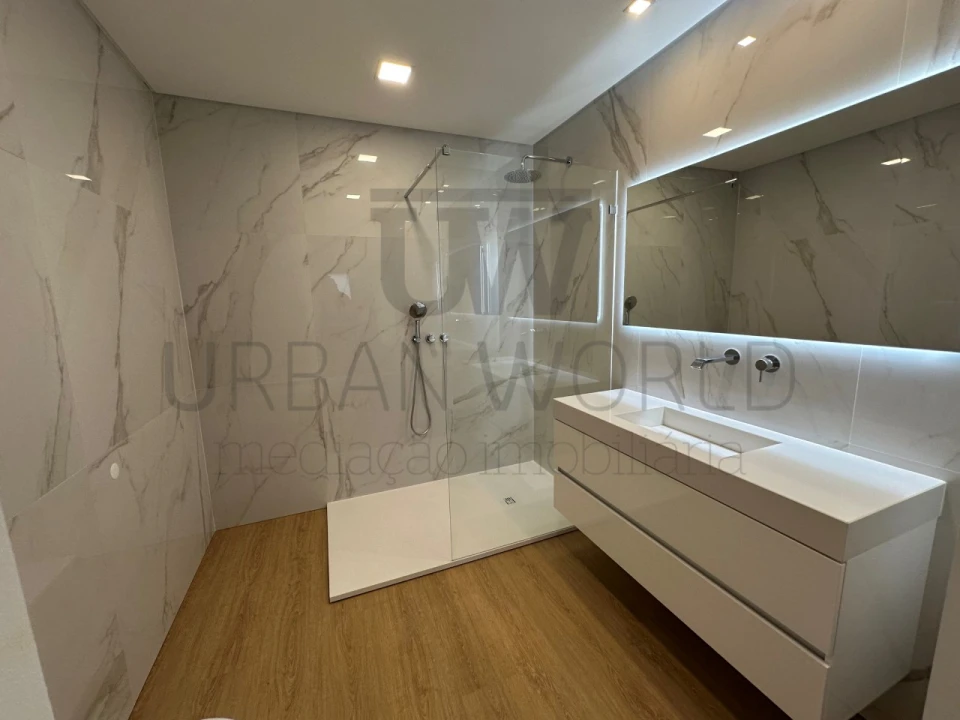 Moradia T9 para Venda em Loures Foto 20