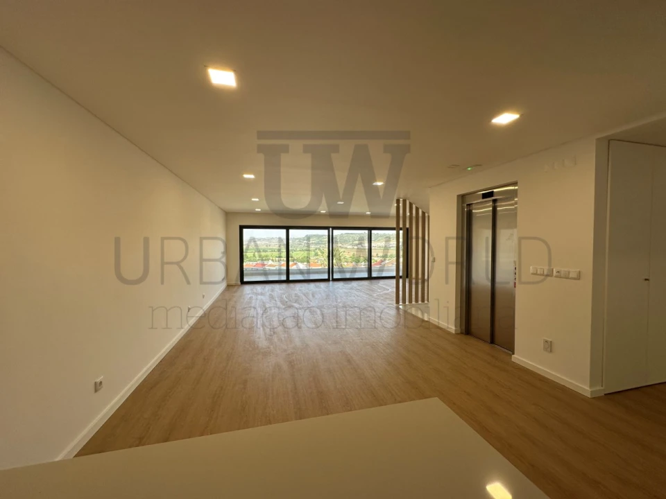 Moradia T9 para Venda em Loures Foto 1