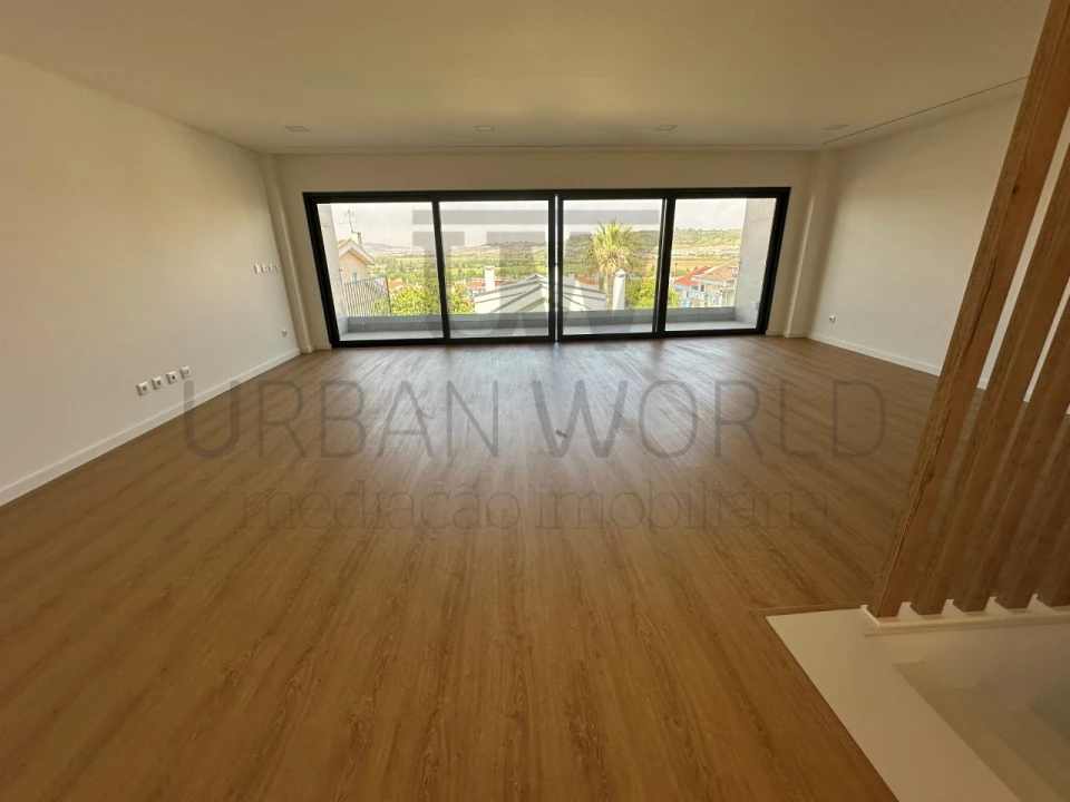 Moradia T9 para Venda em Loures Foto 5