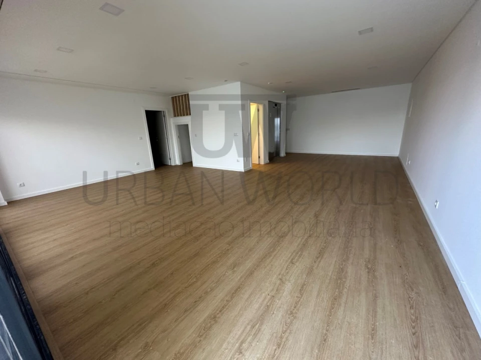 Moradia T9 para Venda em Loures Foto 11