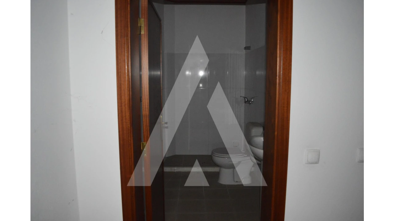 Armazém para Venda em Vilarinho do Bairro Foto 21