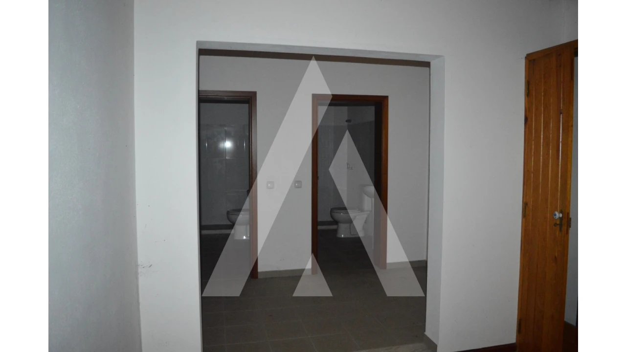 Armazém para Venda em Vilarinho do Bairro Foto 22