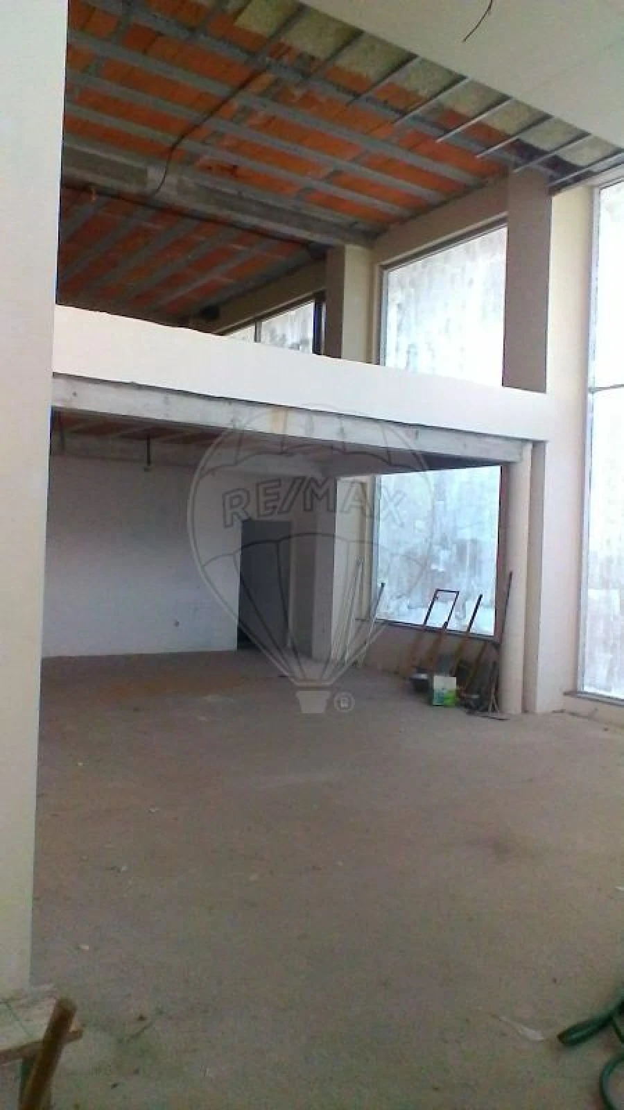 Loja para Arrendamento em Oliveira do Douro Foto 4