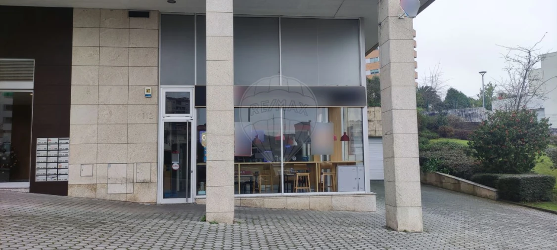 Loja para Arrendamento em Oliveira do Douro Foto 1