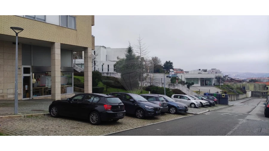 Loja para Arrendamento em Oliveira do Douro Foto 3