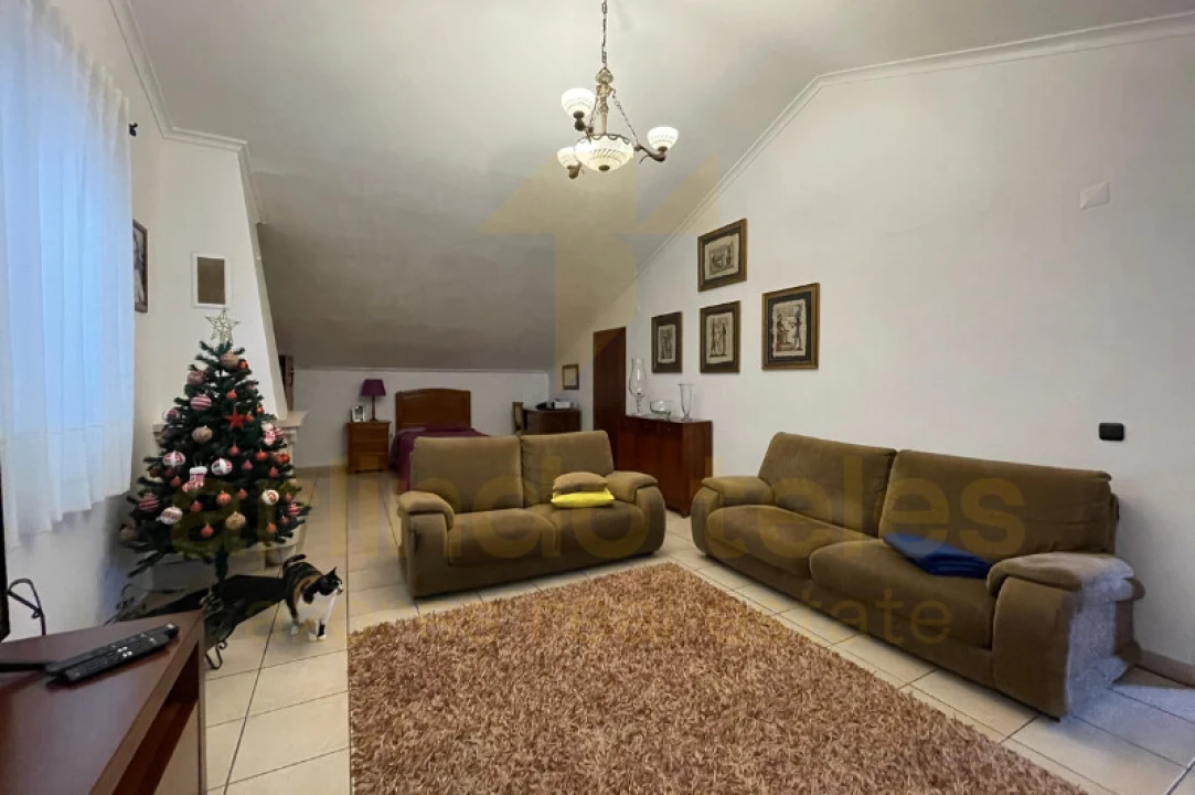 Moradia T4 para Venda em Ribeirinha Foto 32
