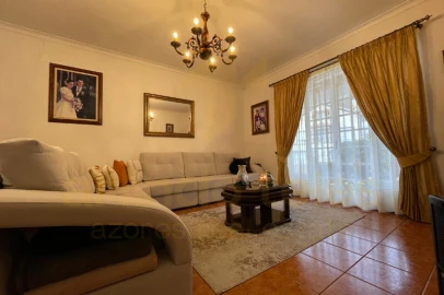 Moradia T4 para Venda em Ribeirinha