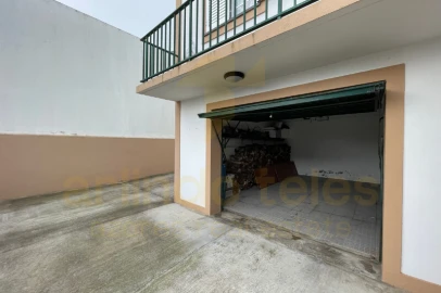 Moradia T4 para Venda em Ribeirinha