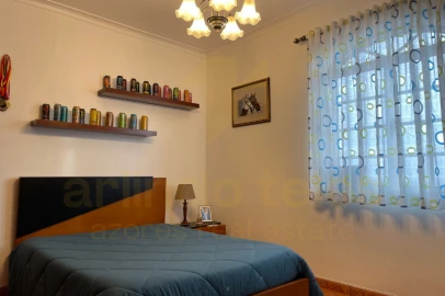 Moradia T4 para Venda em Ribeirinha
