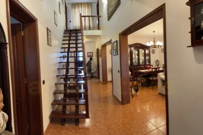 Moradia T4 para Venda em Ribeirinha