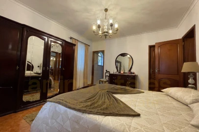 Moradia T4 para Venda em Ribeirinha
