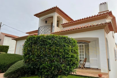 Moradia T4 para Venda em Ribeirinha