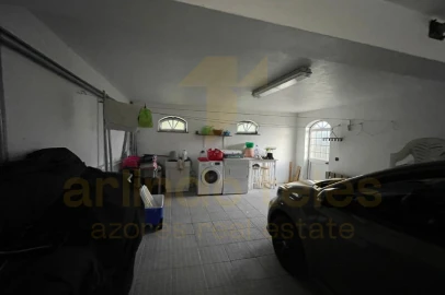 Moradia T4 para Venda em Ribeirinha