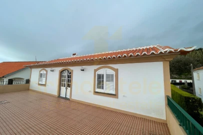 Moradia T4 para Venda em Ribeirinha