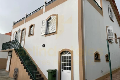 Moradia T4 para Venda em Ribeirinha