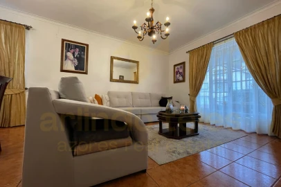 Moradia T4 para Venda em Ribeirinha